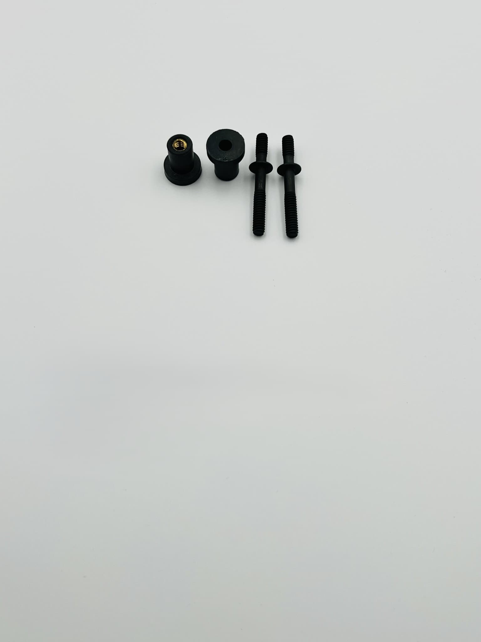 GM TRK AC CENTER VENT MOUNTING STUDS & BOLT 67-72